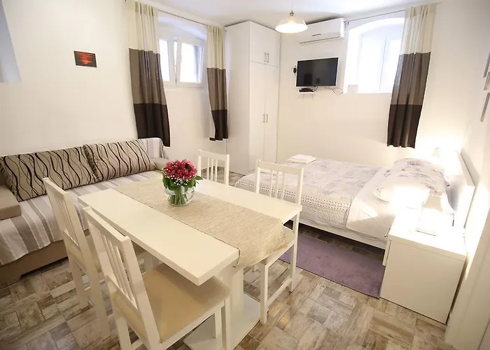 Apartman Laura *